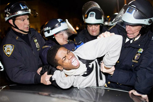 Intentan calmar la furia de la comunidad negra en Estados Unidos